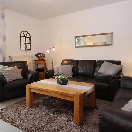 Renovierte Doppelhaushaelfte In Holiday home *